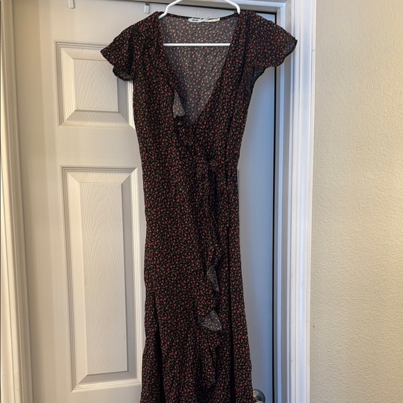 Black wrap dress with floral detail - Picture 1 of 4